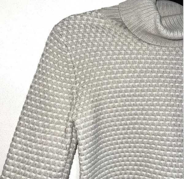 J. Crew Factory Turtleneck Sweater Beige Gray & White Tight Knit - Image 3