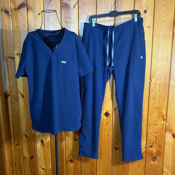 Figs Technical Collection in Deep Blue Nurse scrubs size large 2 piece set - Image 2