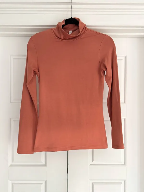 Uniqlo HEATTECH Fleece Turtle Neck Long Sleeve Extra Warm - Small - Image 2