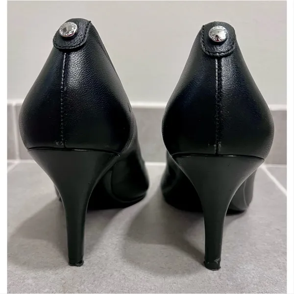 Michael Kors Black Leather Pointed-Toe Pumps - Image 4