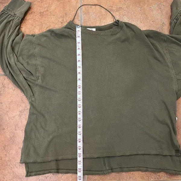 ‎NWT We the free Army Green over size shirt size S - Image 9