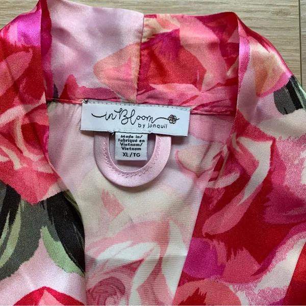 In Bloom by Jonquil Red and Pink Floral Ella Satin Robe NWT Size XL - Image 3