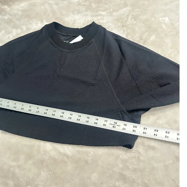 GIGI C Isabella Pullover Top Women's Medium Black Long Sleeve Cropped Textured - Image 9
