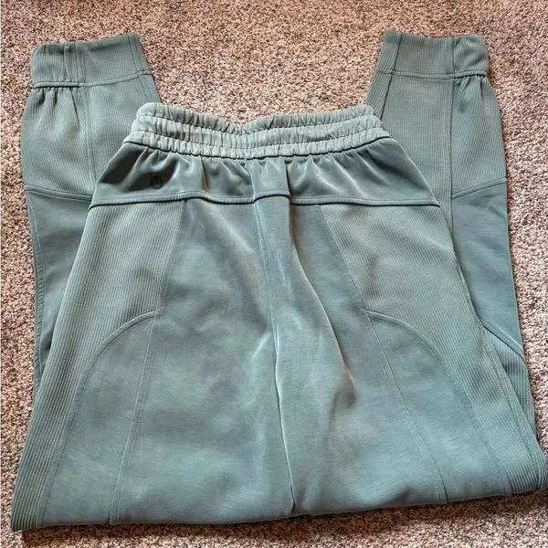 Lululemon Brushed Softstreme Ribbed High-Rise Jogger - Image 4