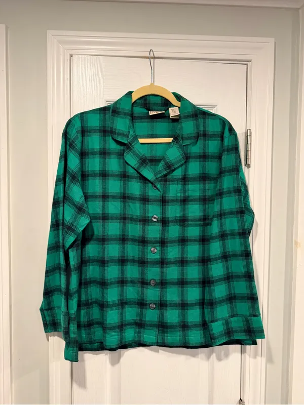 L.L.Bean Size SP Green Plaid Flannel Pajama Top Button Front 100% Cotton Pocket - Image 2