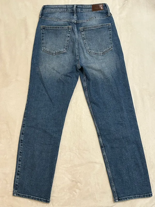 Hollister Ultra High Rise Dark Wash, Straight Jeans - Image 2