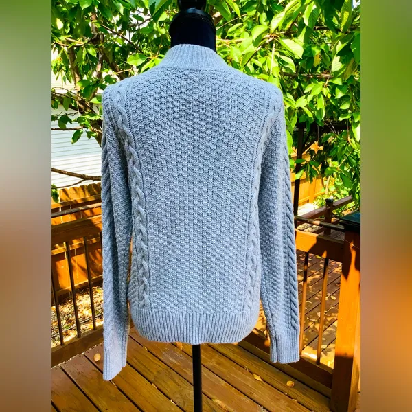 Abercrombie Nice crewneck sweater LIKE NEW💙 - Image 3