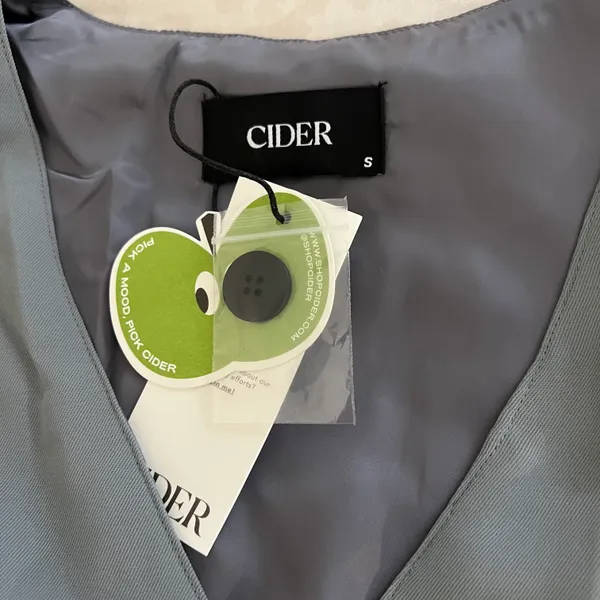 Cider NWT  Button Up V-Neck Vest - Image 4