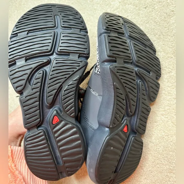 Salomon Black and Gray Athletic Shoes - Image 7