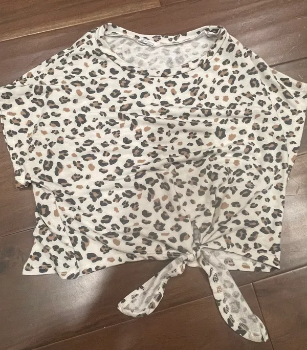 Le lis Two piece Boutique Cheetah Print Set - Image 5
