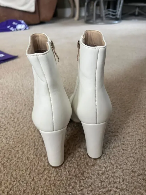 White Boots Size 7.5 - Image 3
