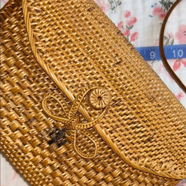 Vintage Tan Woven Shoulder Bag with Leather Strap - Image 13