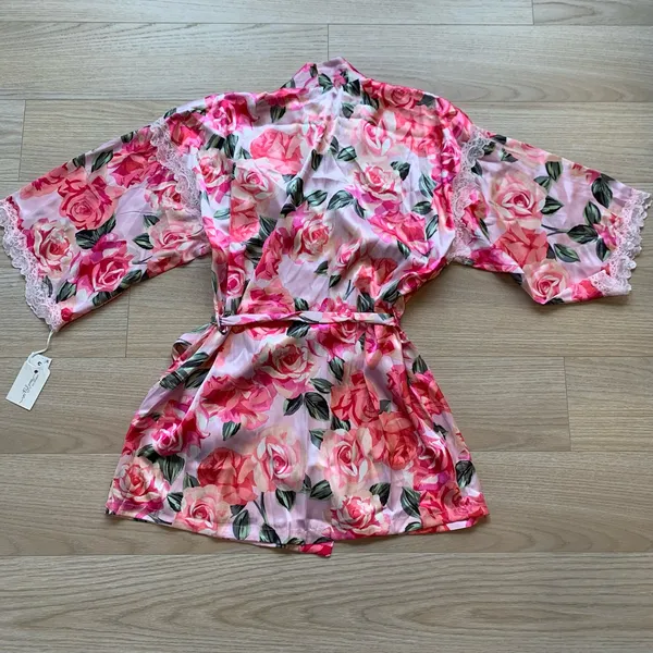 In Bloom by Jonquil Red and Pink Floral Ella Satin Robe NWT Size XL - Image 5