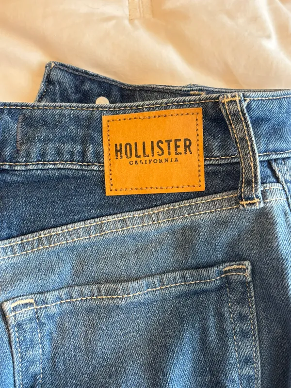 Hollister Ultra High-Rise Mom Jean - Image 7