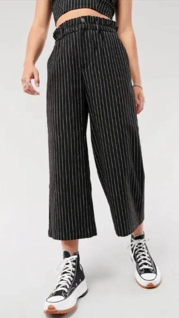 Hollister Ultra High-Rise Pin stripe Wide-Leg Pants and Cute Summer crop top - Image 5