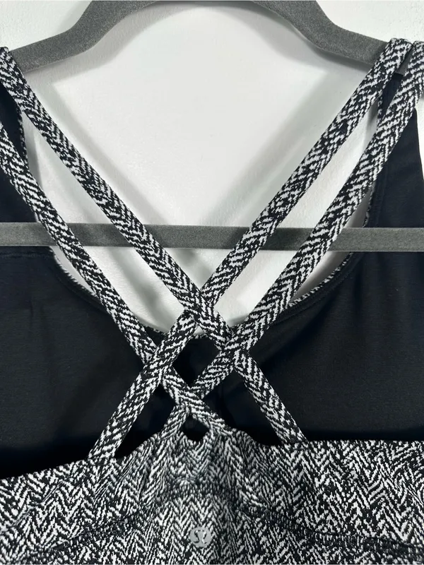 Lululemon Energy Bra Long Line Medium‎ Support B-D Cup Herringbone Black Size 8 - Image 7