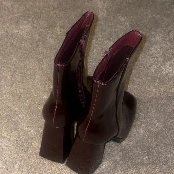 SHEIN liquid gloss cherry plum tall block healed boots size 8 new - Image 7