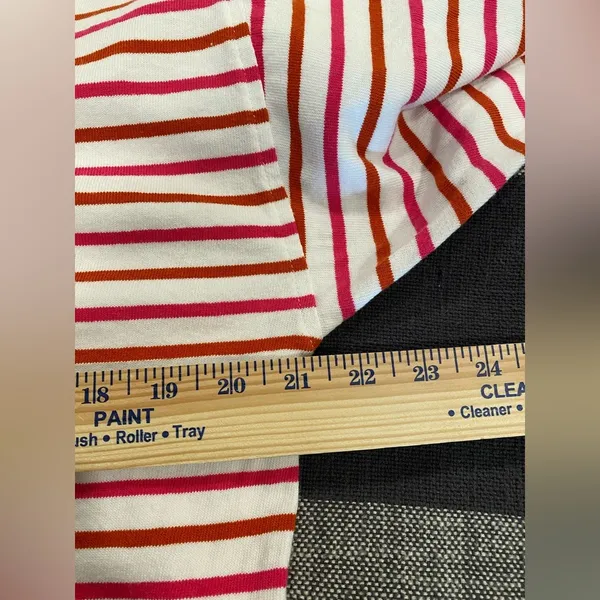 Pink and rusty red jcrew hoodie Front pocket size medium - Image 9