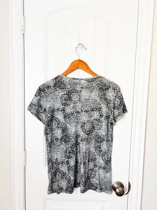 Kuhl Gray Patterned V-Neck Short Sleeve Tee Size Large - Image 2