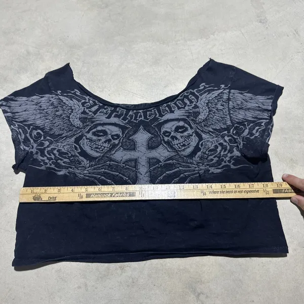 Y2K Affliction Misfits Skull/Dagger Cropped T Shirt Women's SZ L Grunge Goth Emo - Image 3