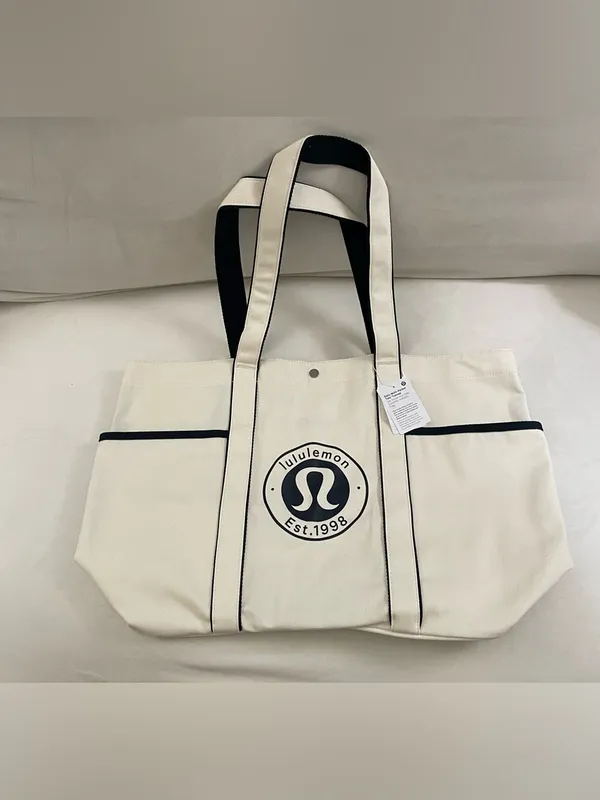 lululemon athletica Daily Multi Pocket Canvas Tote cream with Navy Logo NWT - Image 3