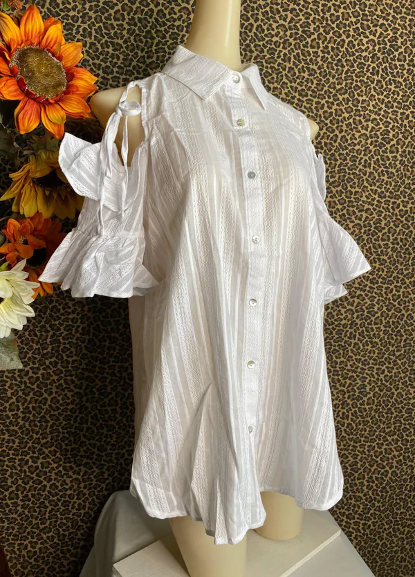 Doe & Rae ✅3/$30✅NWT White Button Down Cold Shoulder Short Sleeve Blouse | MED - Image 2