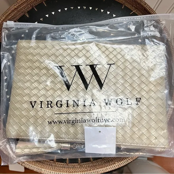 NWT Virginia Wolf Woven Tassel Clutch Champagne Gold Metallic Vegan Leather OS - Image 4