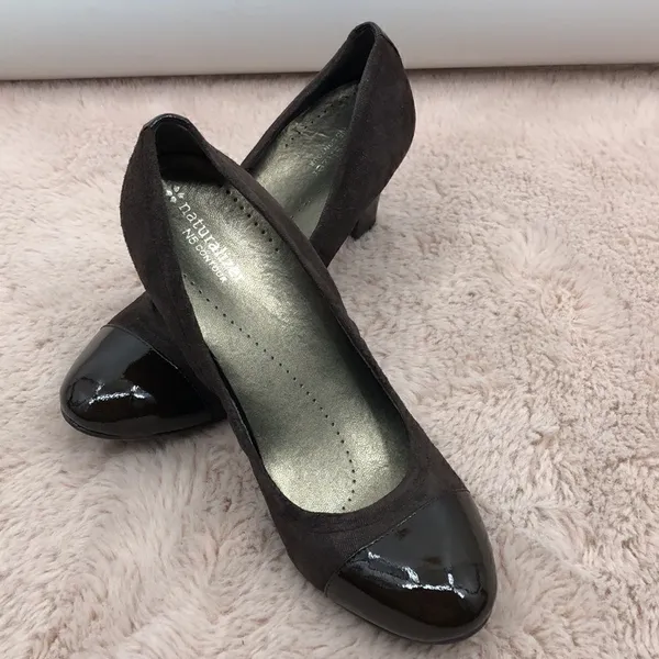 Naturalizer brown suede rounded toe heels - Image 2