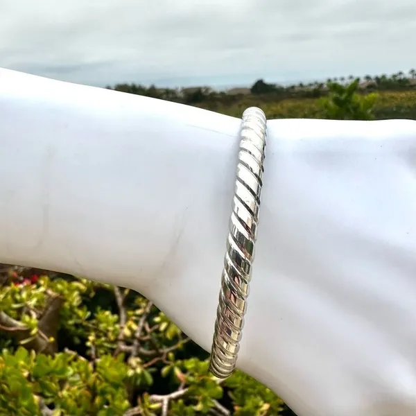 Silver tone twisted bangle bracelet - Image 5