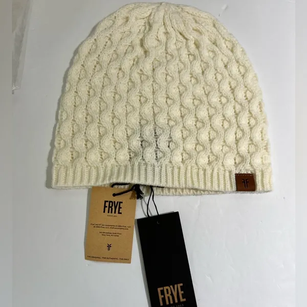 Frye White Cable Knit Beanie Hat Leather Logo Patch One Size - Image 4