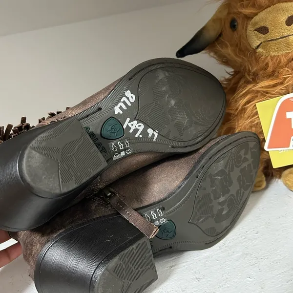 Ariat Distressed Brown Fringe Ankle Booties NWOT - Image 7