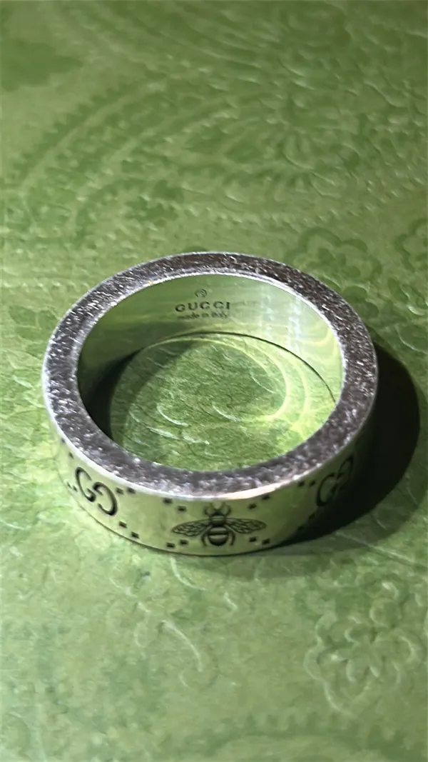 Gucci GG Signature Bee 6MM Silver 925 Semi Shiny Ring - Image 4