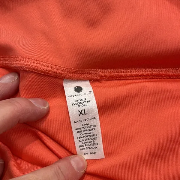Yogalicious Melon Colored Llined Active Shorts Size XL - Image 4