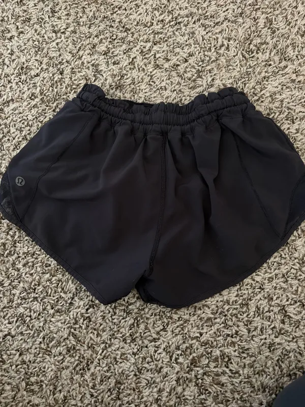Lululemon Shorts Hotty Hot 2.5" Black - Image 2
