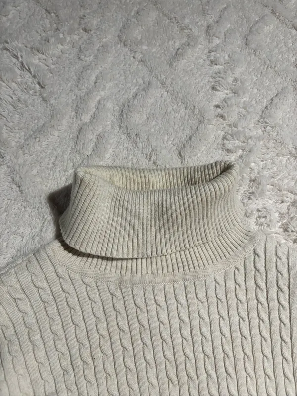 Cream turtleneck fits a small - Image 3