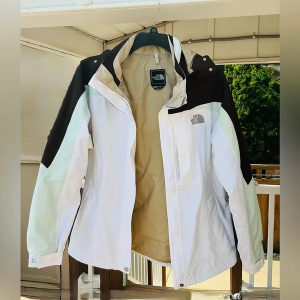 THE NORTH FACE jacket 🖤💚🤍 - Image 8