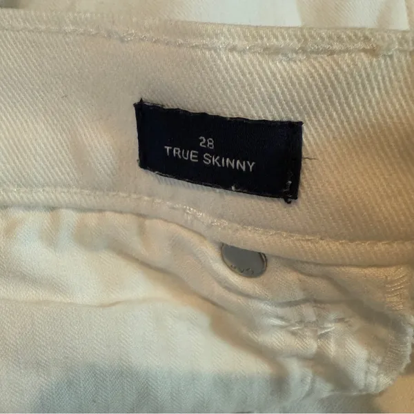 Gap NWT True Skinny Jeans Women’s Size 28 White‎ Denim Mid Rise - Image 7