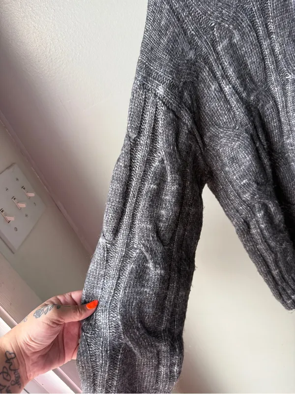 American Eagle Gray Cable Knit Oversized Sweater Size Large - Image 2