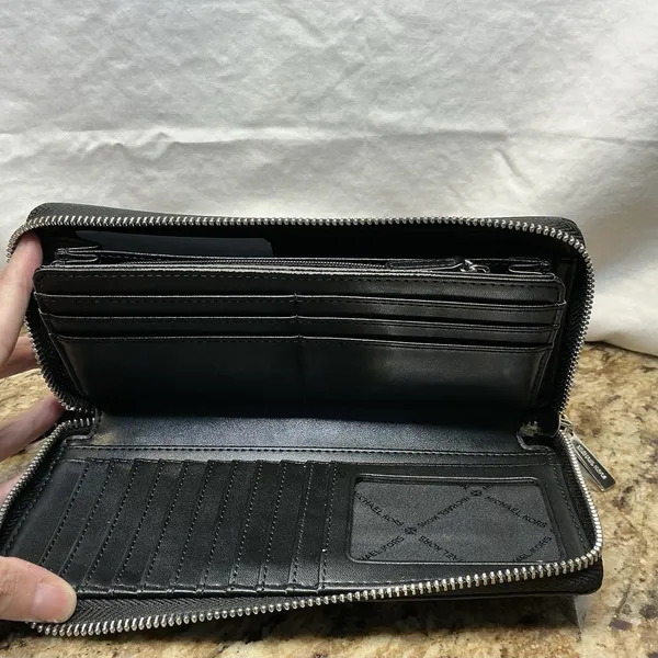 Michael Kors Jet Set Travel Black Signature Wallet 35H8STVT3B Strap Defect - Image 6