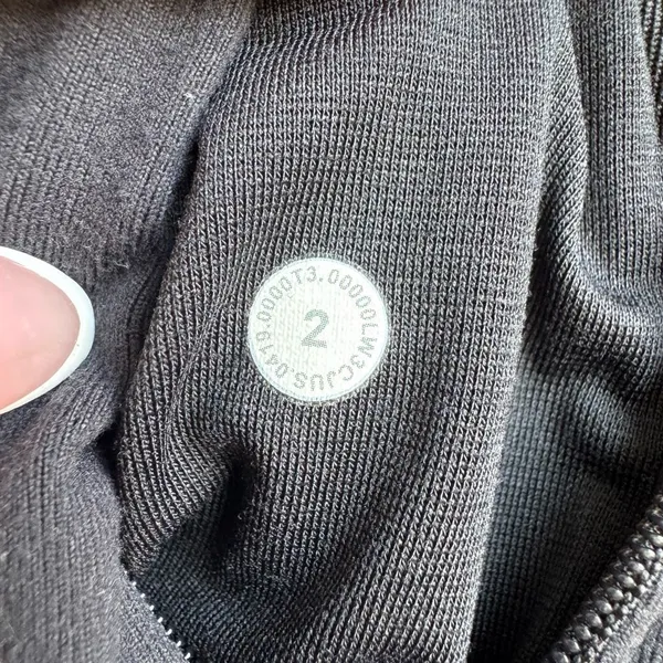 Lululemon Outrun the Elements 1/2 Zip Black Thumb holes Reflective Size 2 XS - Image 6