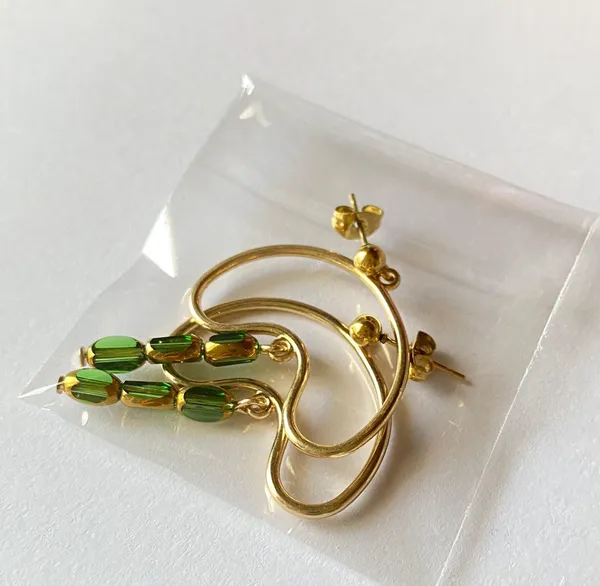 Handmade unique shaped green & gold glass beads chic dangle earrings💚🌞💚 - Image 3