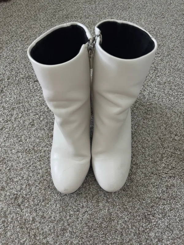 White ankle boots Size 8.5 - Image 3