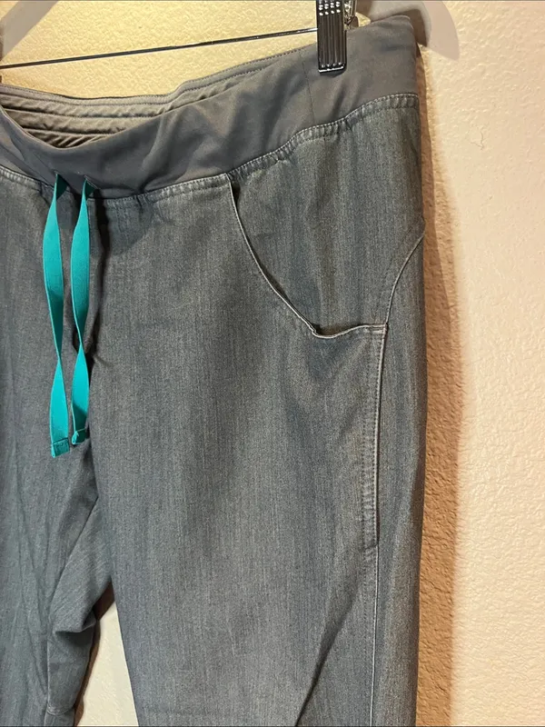 Figs Women’s Scrubs Pants Size Medium Cargo Pockets Graphite Color - Image 5