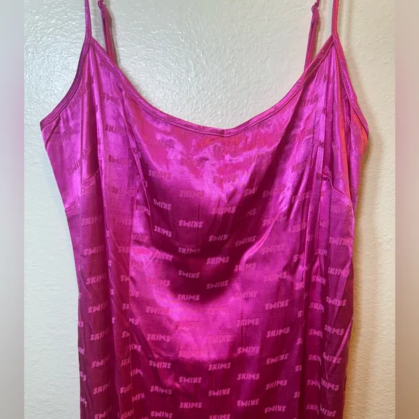 NWOT‎ SKIMS Woven Jacquard Lace Long Slip Dress in Hot Pink SizeS - Image 5