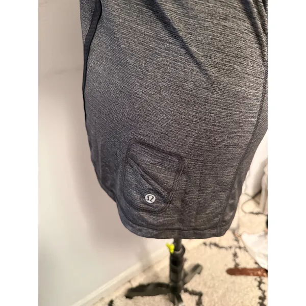 Lululemon‎ Athletica Gray Heathered Short Sleeve V-Neck Athletic Top Women's 8 - Image 4
