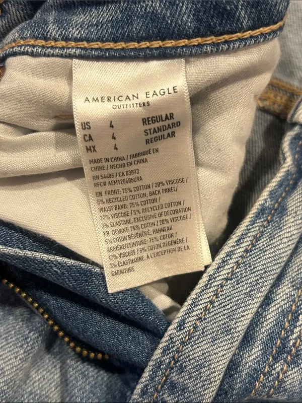 American Eagle Outfitters Light Blue Distressed Mom Jeans Size 4 - Image 3