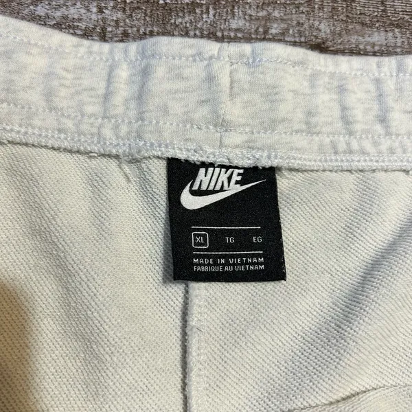 Nike Women's Light Gray Athletic Shorts - Image 3