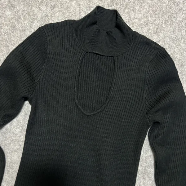 Abercrombie Cut-Out Long Sleeve Sweater - Image 2
