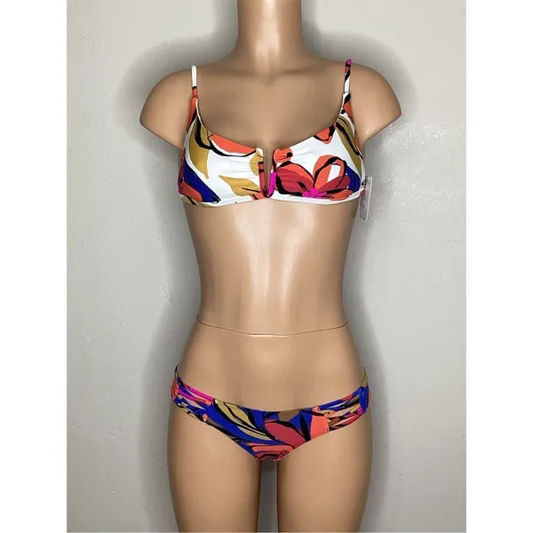 New. O’Neill floral bikini. M-top/S-bottom. Retails $129 - Image 3