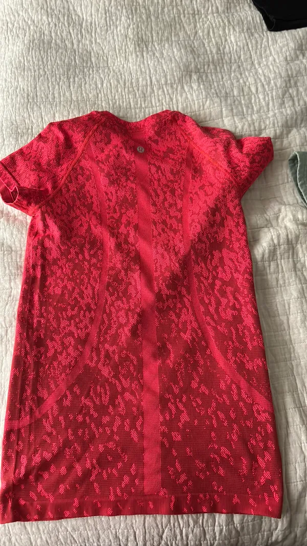 Lululemon Swiftly Tech Short Sleeve - Image 4